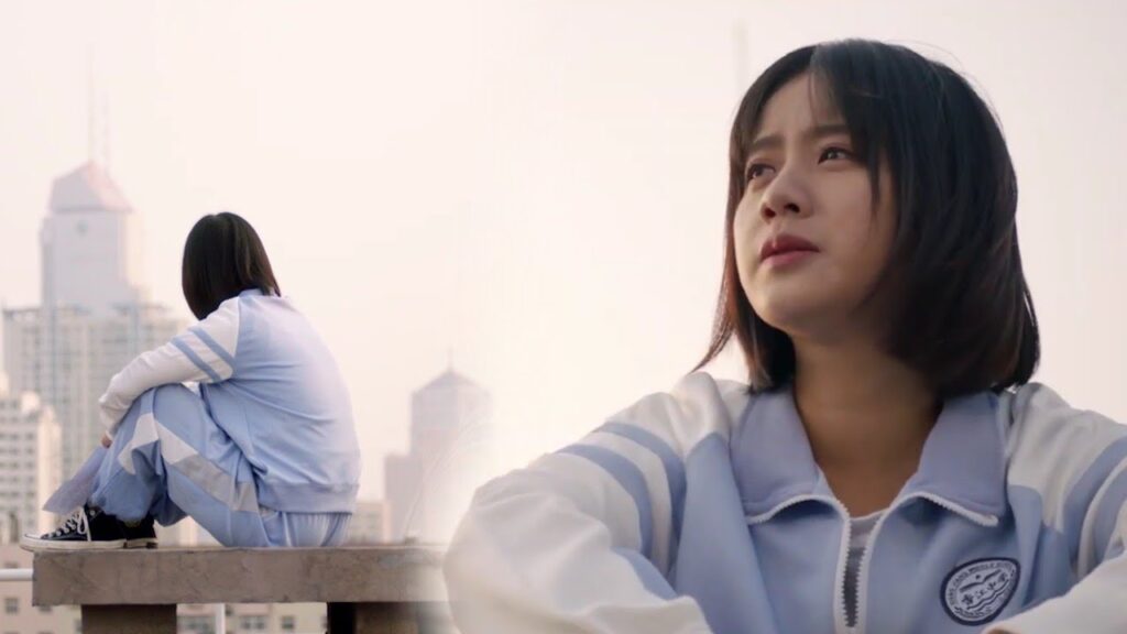 تنغلق عليها البوابـة و تبقى في المدرسة وهي تحترق ( لا تغادر بعد المدرسة ) تنغلق عليها البوابـة و تبقى في المدرسة وهي تحترق ( لا تغادر بعد المدرسة )