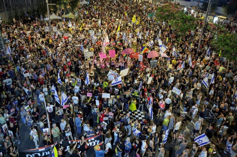آلاف المتظاهرين الإسرائيليين يدعون إلى تأمين الإفراج عن الرهائن في غزة