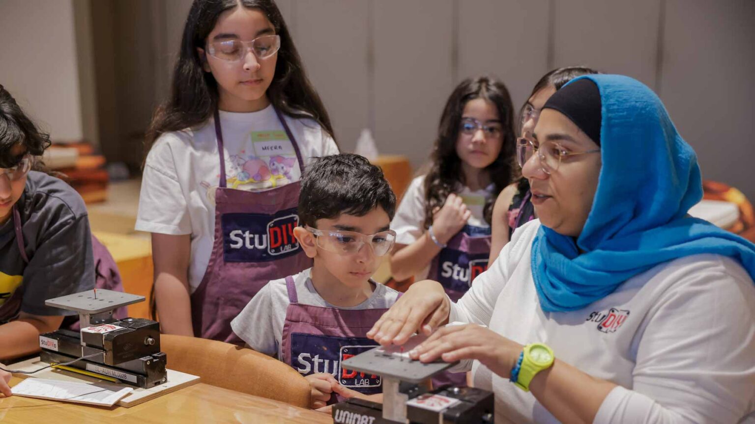 بيت الحكمة يمزج بين التراث والابتكار في مخيماته الصيفية خلال شهريْ 7 و8 بيت الحكمة يمزج بين التراث والابتكار في مخيماته الصيفية خلال شهريْ 7 و8