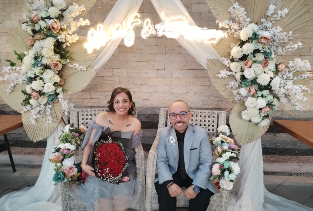 مينا ابو الدهب وخطيبته