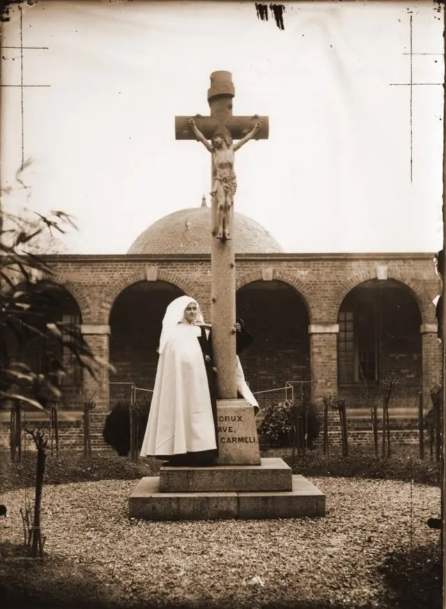القديسة تريز الطفل يسوع عام 1889 