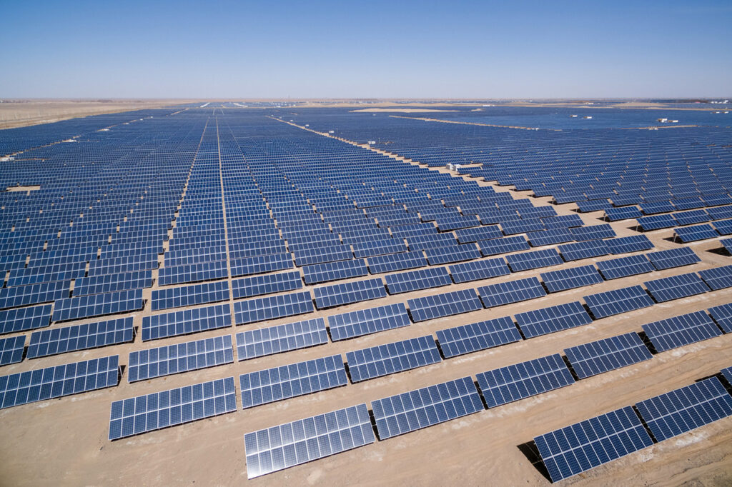 “ستيت جريد” الصينية تنفذ مشروعين بمصر لإنتاج الكهرباء من الطاقة الشمسية بـ900 ميجاوات سكاتك النرويجية تنفذ محطة أوبيليسك للطاقة الشمسية باستثمارات 600 مليون دولار
