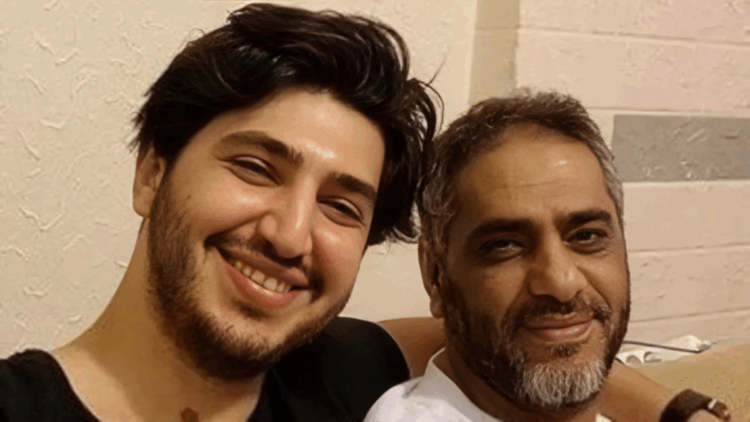 محمد فضل شاكر: والدي بريء وسيعود قريبًا إلى الساحة الغنائية – إرم نيوز محمد فضل شاكر: والدي بريء وسيعود قريبًا إلى الساحة الغنائية - إرم نيوز