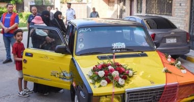 تاكسي جديد لسائق الإسكندرية المتضرر في العاصفة.. والمحافظ يطمئن على صحته تاكسي جديد لسائق الإسكندرية المتضرر في العاصفة.. والمحافظ يطمئن على صحته