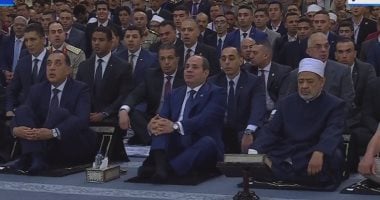 الرئيس السيسي يستمع إلى خطبة عيد الأضحى بمسجد مصر بالعاصمة الإدارية