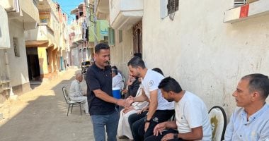 أسرة شهيد الشهامة تستقبل المعزين بمسقط رأسه بالدقهلية وتنتظر وزير البترول أسرة شهيد الشهامة تستقبل المعزين بمسقط رأسه بالدقهلية وتنتظر وزير البترول