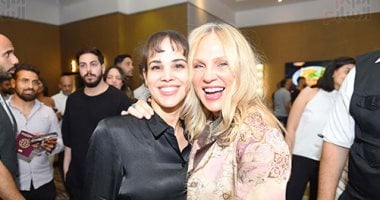 نور عمرو دياب تساند والدتها شيرين رضا فى العرض الخاص لفيلم "فى عز الضهر"