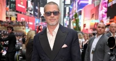 براد بيت يلمح لدوره القادم في العرض الأول لفيلم "F1"