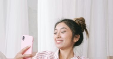 4 أبراج تجيد التواصل أونلاين أكثر من الكلام وجهًا لوجه.. أبرزهم برج الجدي