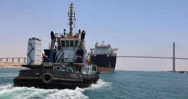 شاهد.. قناة السويس تنجح فى التعامل مع عطل سفينة 1 RED ZED.. فيديو وصور