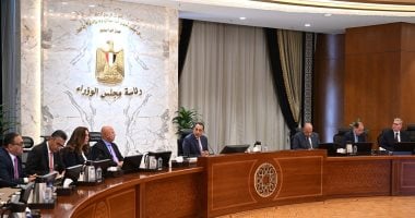 رئيس الوزراء يوجه بتحفيز المواطنين على استخدام الطاقة الشمسية للاستهلاك المنزلي