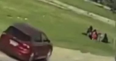 انهيار زوج ضحية حادث دهس التجمع: “بنتى مش بتتكلم من الخضة”.. فيديو انهيار زوج ضحية حادث دهس التجمع: "بنتى مش بتتكلم من الخضة".. فيديو