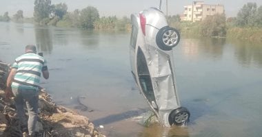 سائق متهور.. سقوط سيارة داخل ترعة على طريق أجا فى المنصورة سائق متهور.. سقوط سيارة داخل ترعة على طريق أجا فى المنصورة