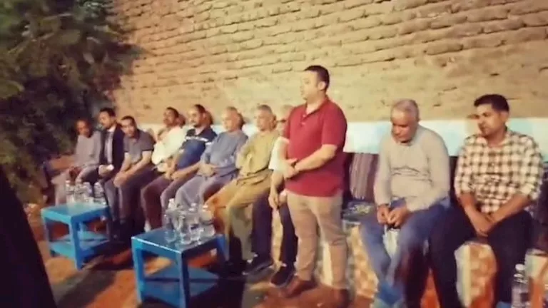 طبيب قنا يقدم العزاء لأسرة السيدة المسنة التي امتنع عن علاجها طبيب قنا يقدم العزاء لأسرة السيدة المسنة التي امتنع عن علاجها