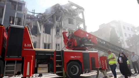 إسرائيل تستهدف مواقع نووية إيرانية وقادة عسكريين في هجوم كبير، وخامنئي يتوعّد بـ”عقاب شديد” مصفاة عبادان للنفط في جنوب غرب إيران في 21 سبتمبر/أيلول 2019.