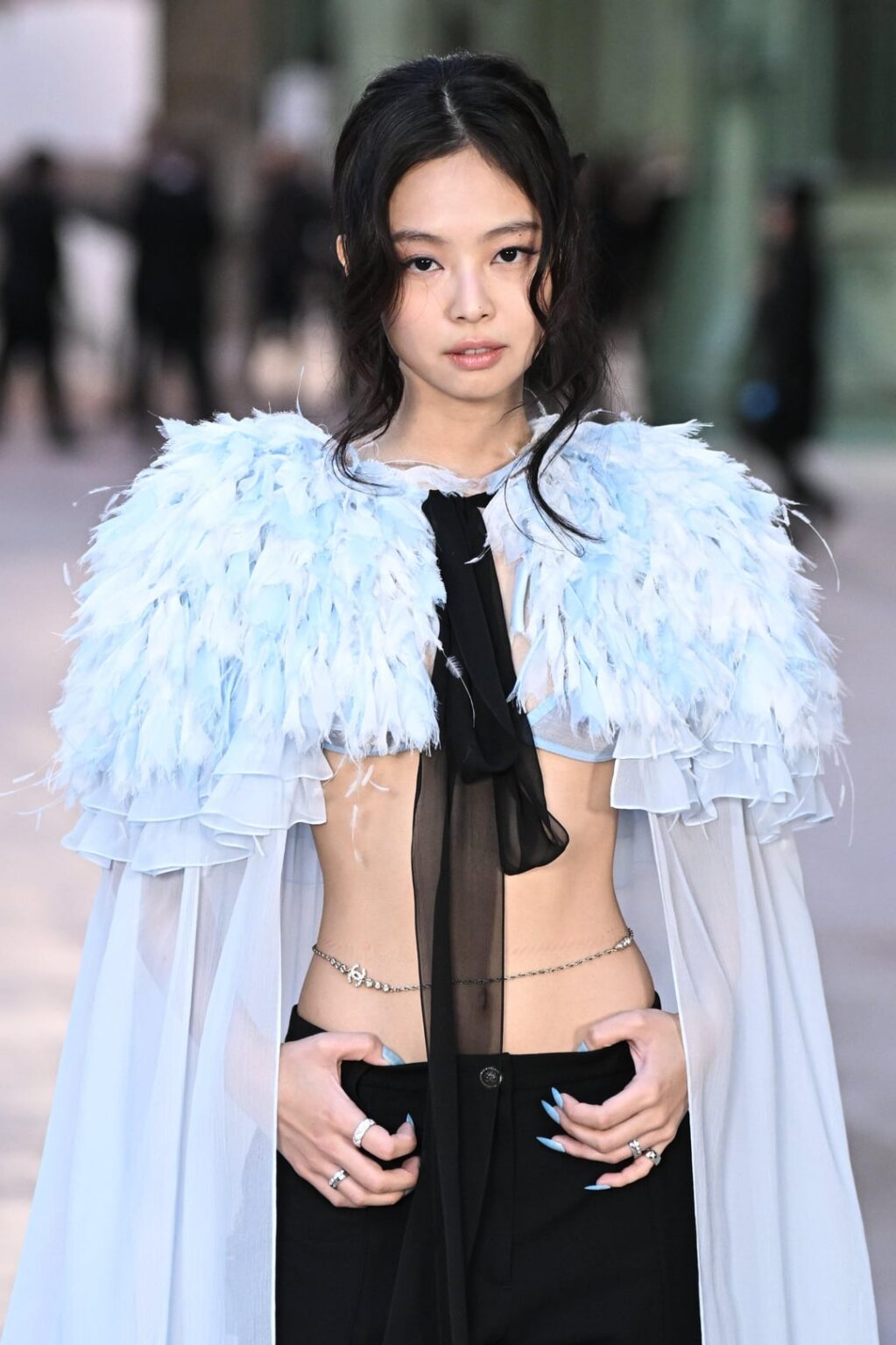 250128 - جيني في أسبوع الموضة في شانيل باريس - ربيع/صيف 2025 عرض الأزياء الراقية