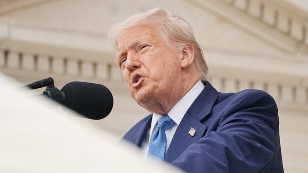 ترامب سيوقع أمراً بمضاعفة رسوم المعادن ترامب سيوقع أمراً بمضاعفة رسوم المعادن