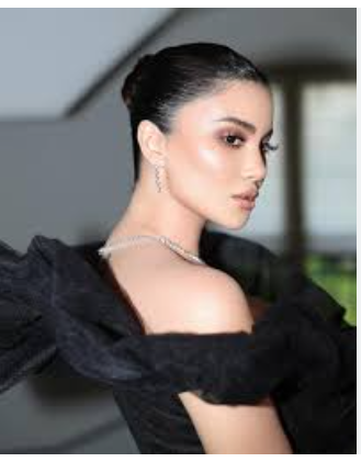 الفنانة هدي الإتربى