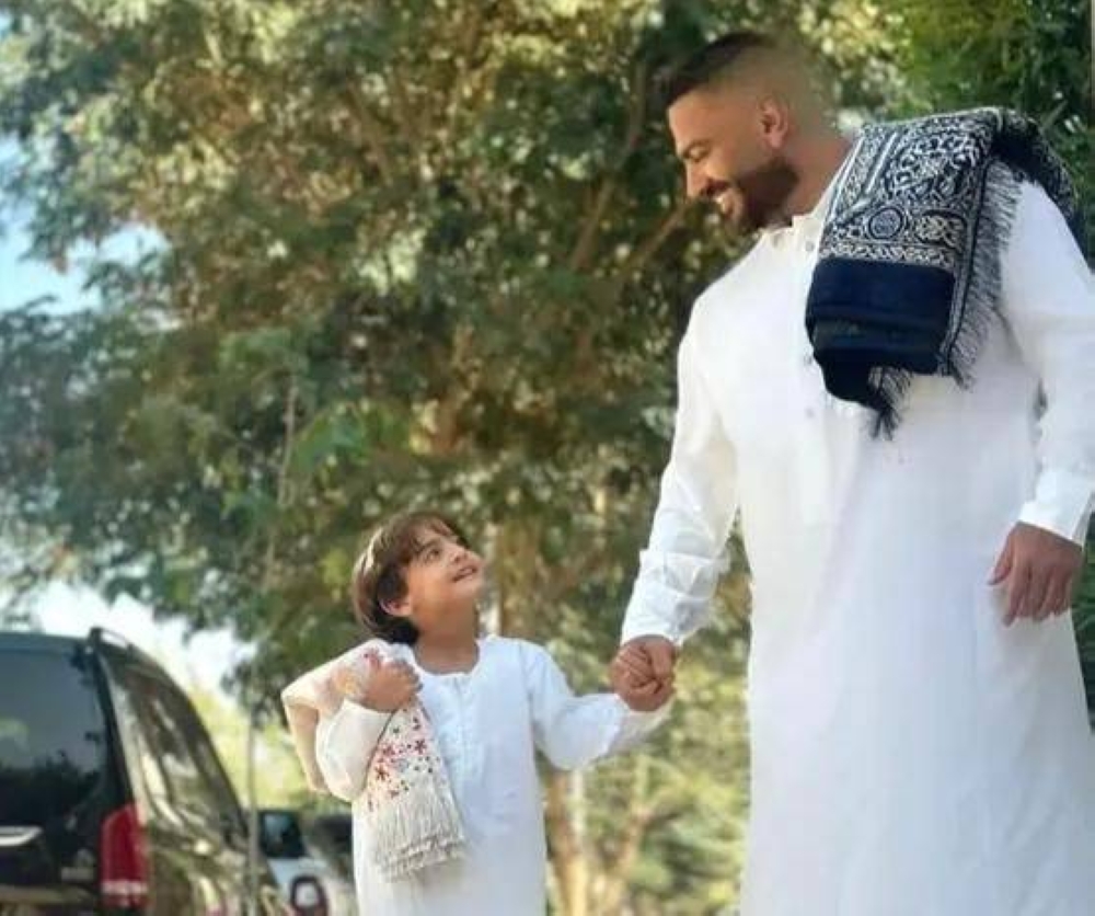 «خضع لعمليتين».. «عكاظ» تكشف تطورات حالة نجل تامر حسني - أخبار السعودية