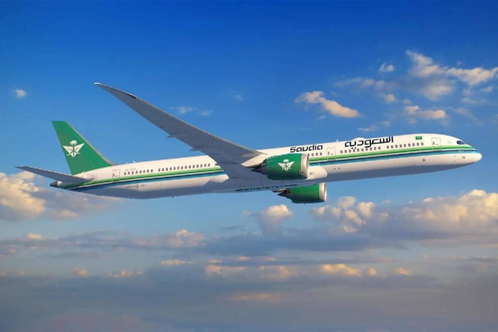 الخطوط السعودية: وفاة مدير المقصورة أثناء رحلة من جدة إلى لندن - أخبار السعودية