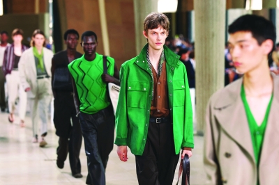 هيرميس تعرض أزياء رجالية ضمن أسبوع الموضة في باريس