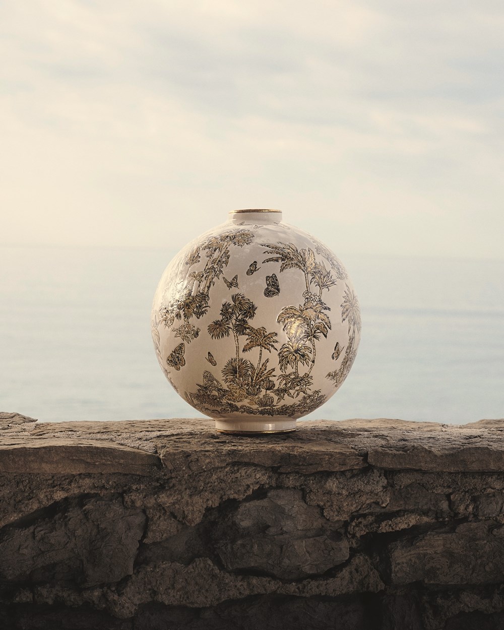 مجموعة «ديور ميزون» تحتفي بالصيف بأناقة طبيعية