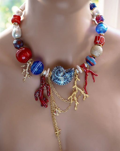 مرجان ولؤلؤ أبيض