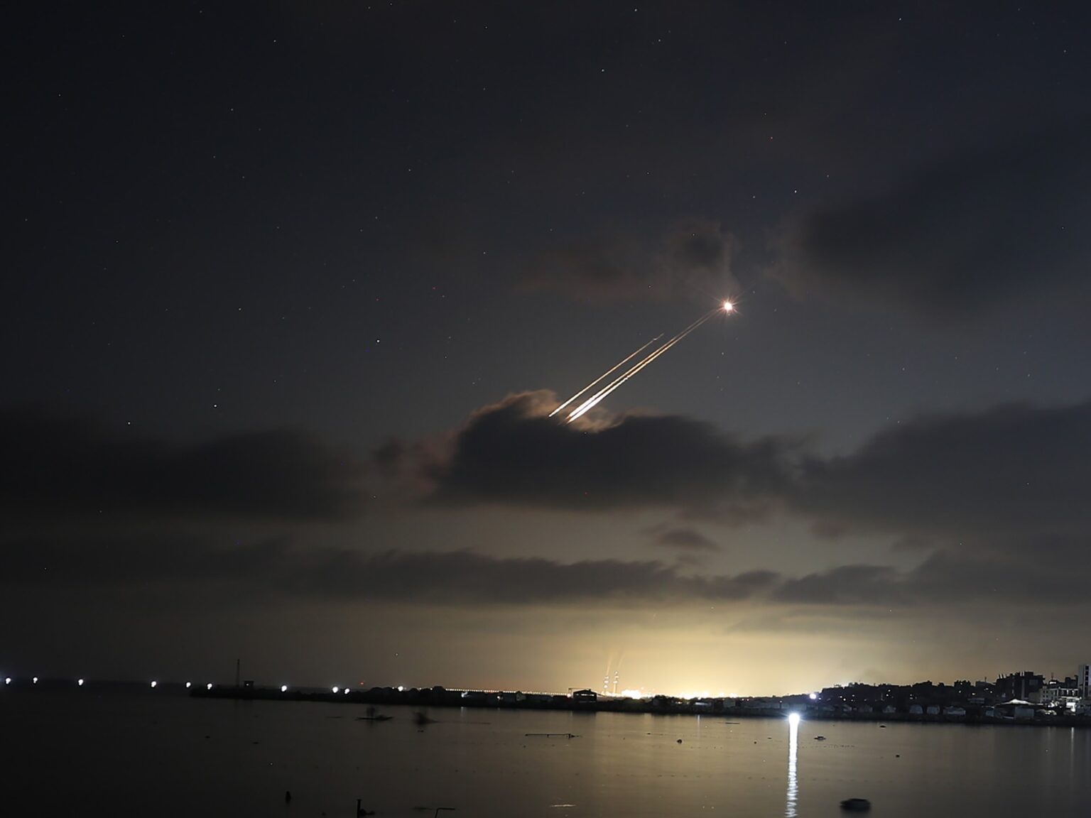 الحوثيون يهاجمون يافا بالتزامن مع هجمات إيرانية على إسرائيل | أخبار الحوثيون يهاجمون يافا بالتزامن مع هجمات إيرانية على إسرائيل | أخبار