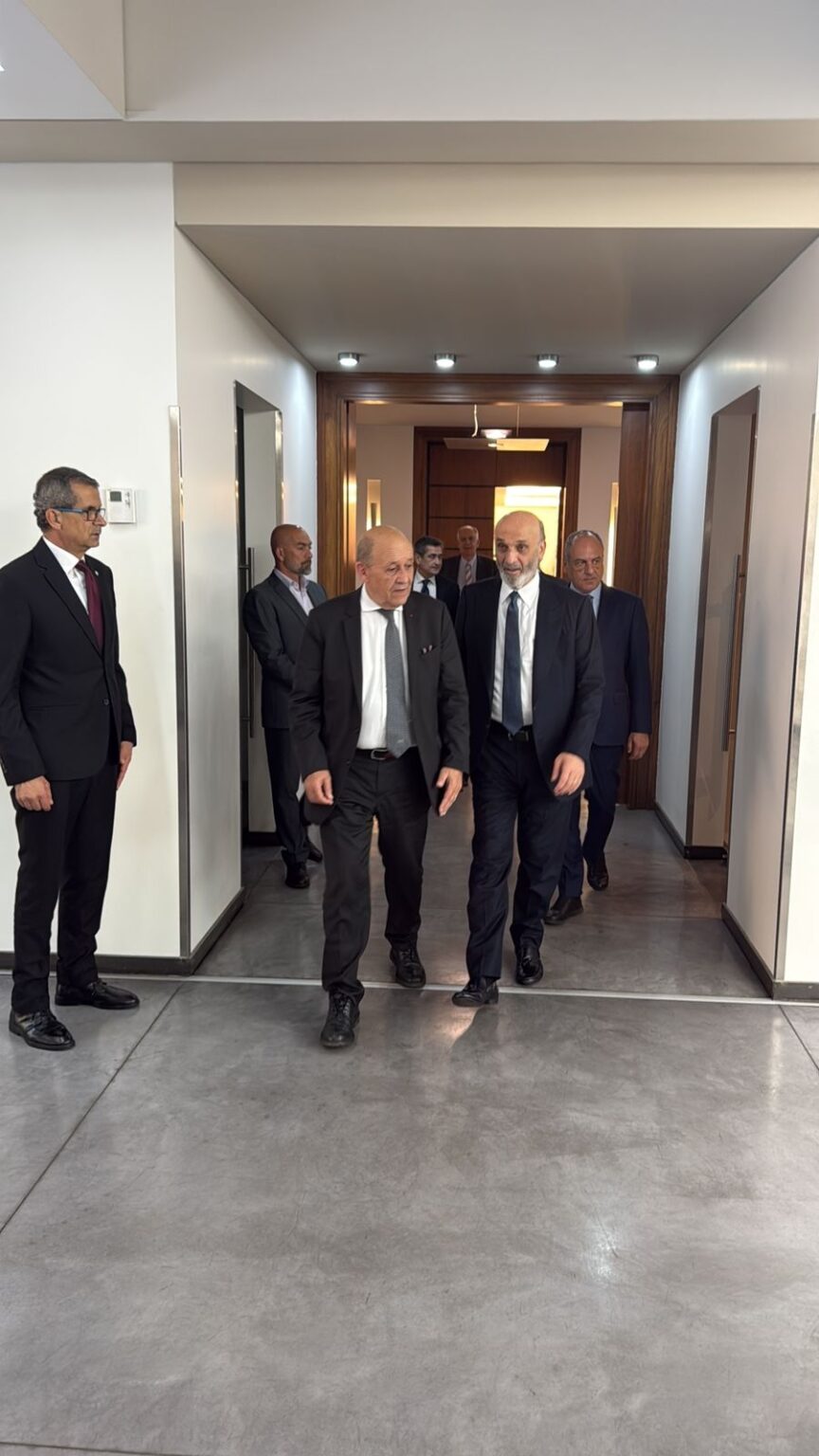 مصادر لقاء لودريان - جعجع لـmtv: "القوات" شدد على ضرورة تسليم السلاح أولاً ووضع مهلة زمنية والقيام بالاصلاحات المطلوبة قبل أي شيء آخر