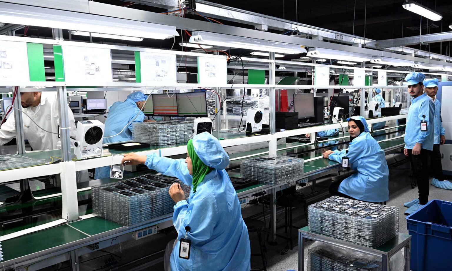 10 ملايين هاتف شاومي و500 ألف شاشة تليفزيون سنويا.. طاقة خطوط إنتاج مصنع صافي جروب 10 ملايين هاتف شاومي و500 ألف شاشة تليفزيون سنويا.. طاقة خطوط إنتاج مصنع صافي جروب