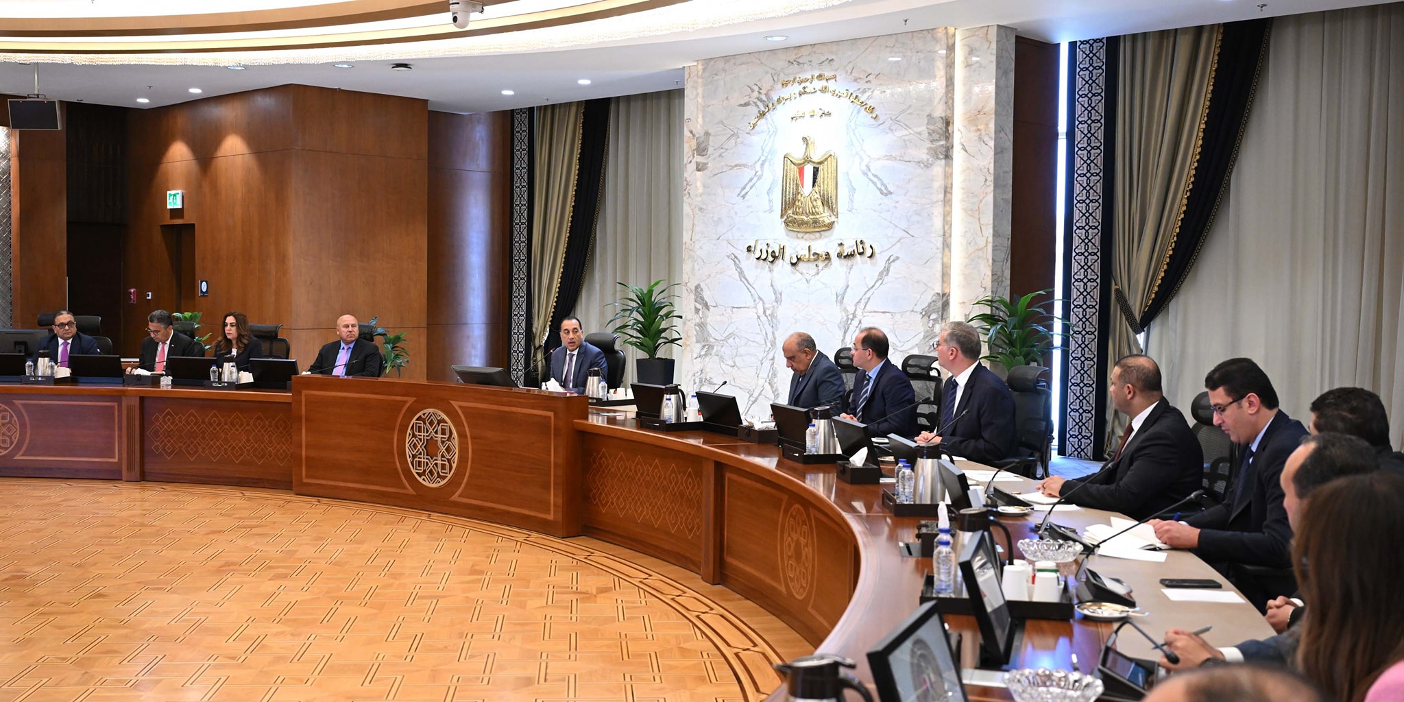 رئيس الوزراء يترأس اجتماع لجنة الأزمات 