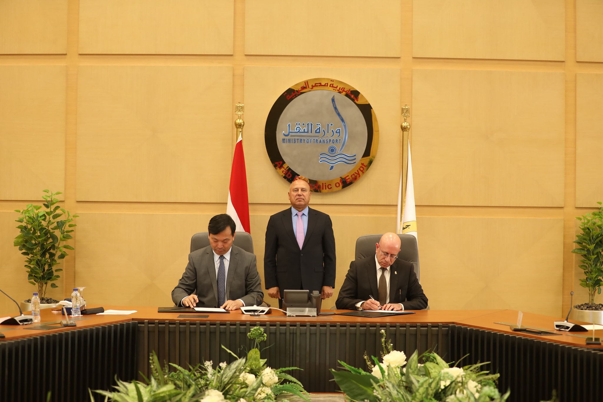 وزير النقل يشهد مراسم توقيع اتفاقية بين شركة الملاحة الوطنية وترسانة هانتونج الصينية
