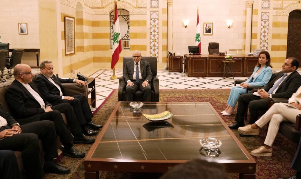 عراقجي يلتقي رئيس الوزراء اللبناني عراقجي يلتقي رئيس الوزراء اللبناني