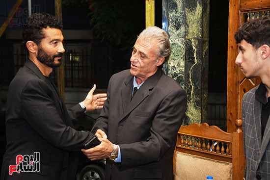 خالد النبوي يقدم واجب العزاء