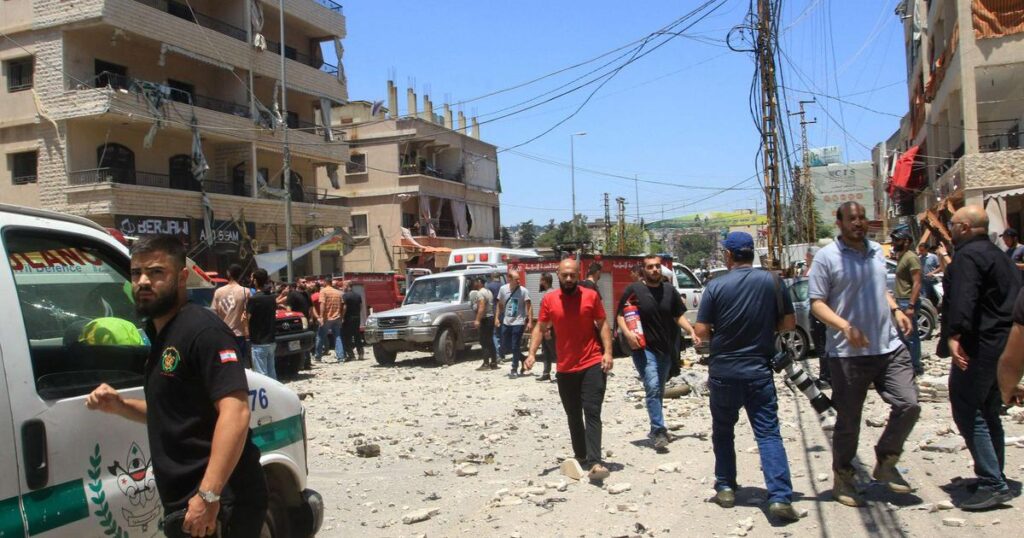 غارات إسرائيلية لمنع حزب الله من إعادة بناء مواقعه