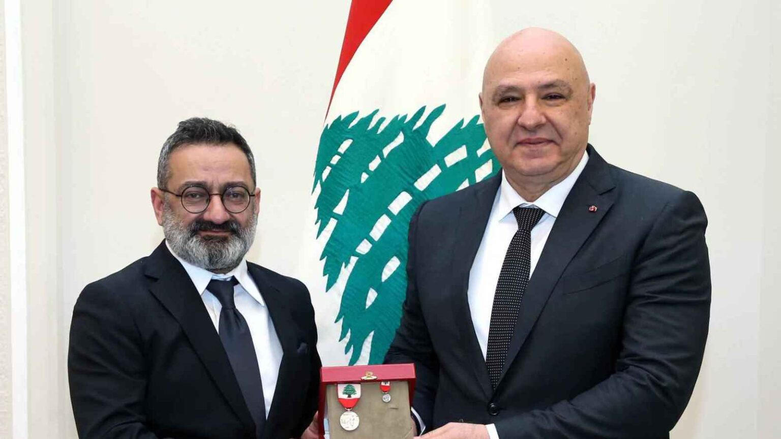 جورج خباز يكشف لـ"إرم نيوز" كواليس حصوله على "وسام الاستحقاق" - إرم نيوز