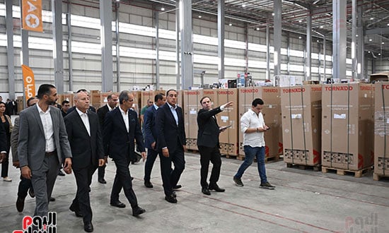 رئيس الوزراء يفتتح أكبر مستودع لوجستي للتجارة الإلكترونية (4)
