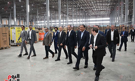رئيس الوزراء يفتتح أكبر مستودع لوجستي للتجارة الإلكترونية (7)