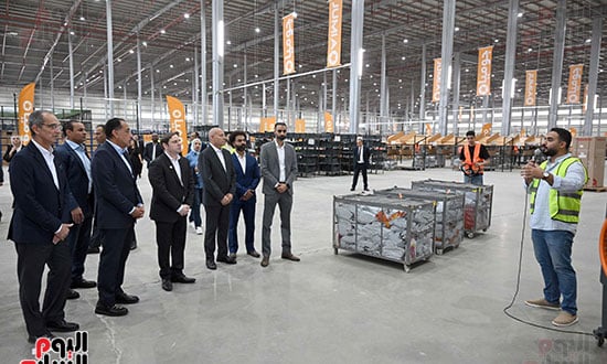 رئيس الوزراء يفتتح أكبر مستودع لوجستي للتجارة الإلكترونية (11)