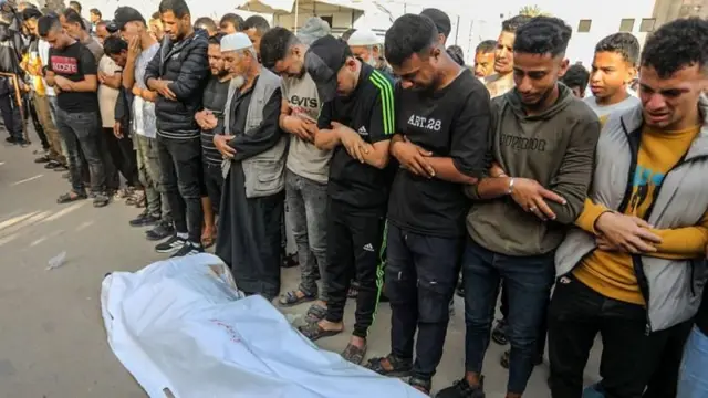 تشييع قتلى فلسطينيين يوم الأحد 