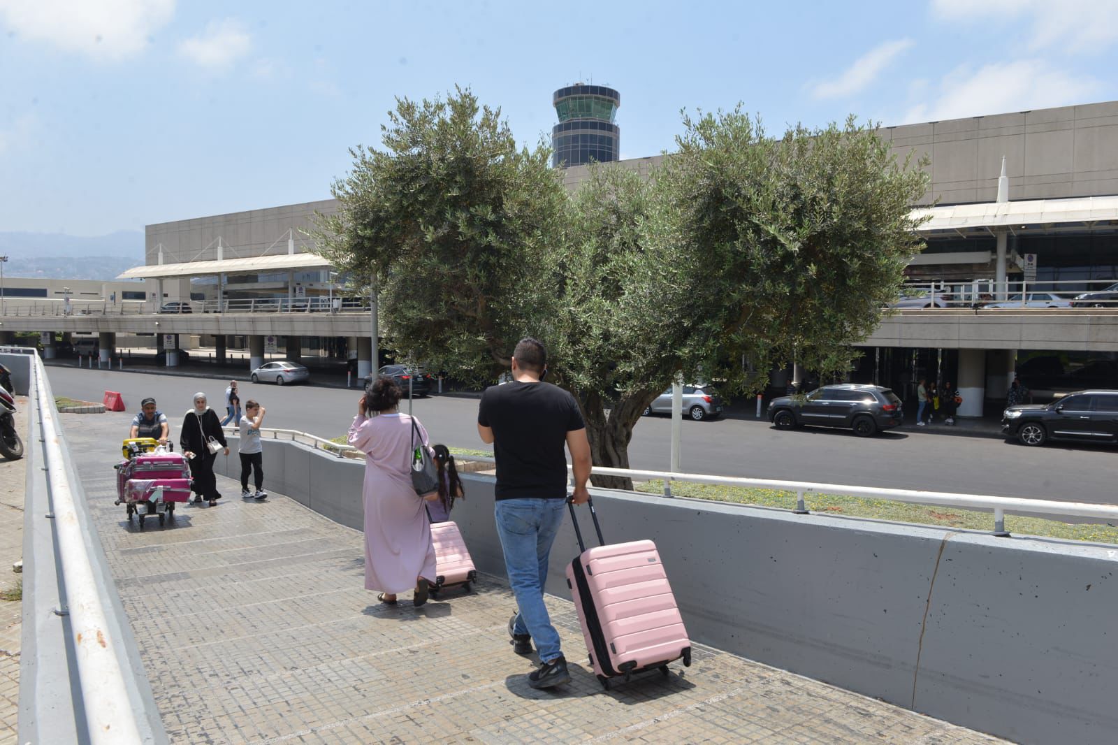 مسافران عبر مطار رفيق الحريري (حسام شبارو)