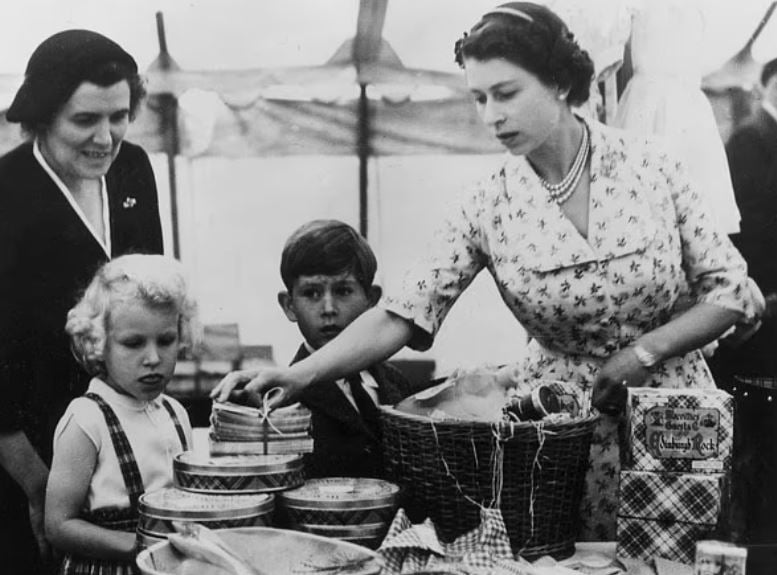 صورة نادرة للملكة اليزابيث