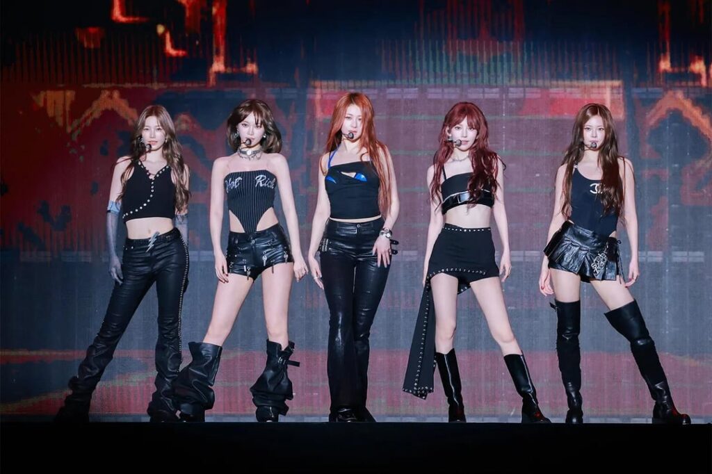 250615 le sserafim - صور المسرح @ 2025 le sserafim جولة 'Easy Crazy Hot' في Saitama (عبر modelpress)