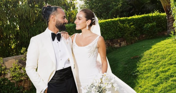 أمينة خليل... خطفت الأنظار بأناقتها وزفافها في اليونان