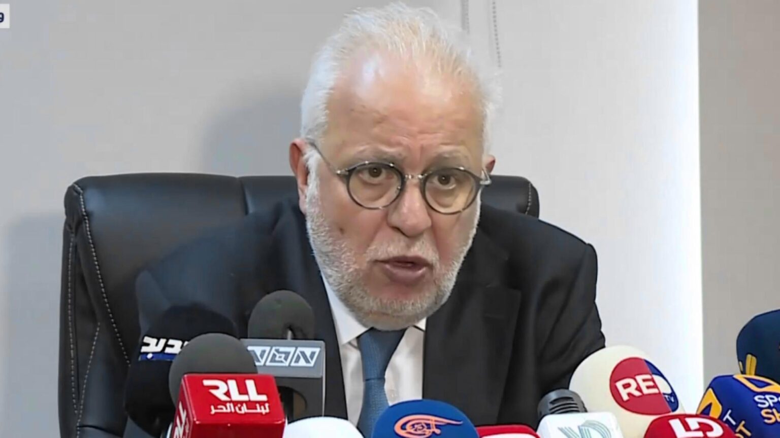 يعلن فتح تحقيق... وزير العدل: لماذا أستقيل؟