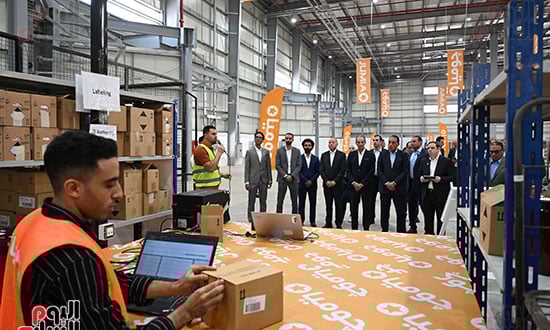 رئيس الوزراء يفتتح أكبر مستودع لوجستي للتجارة الإلكترونية (6)