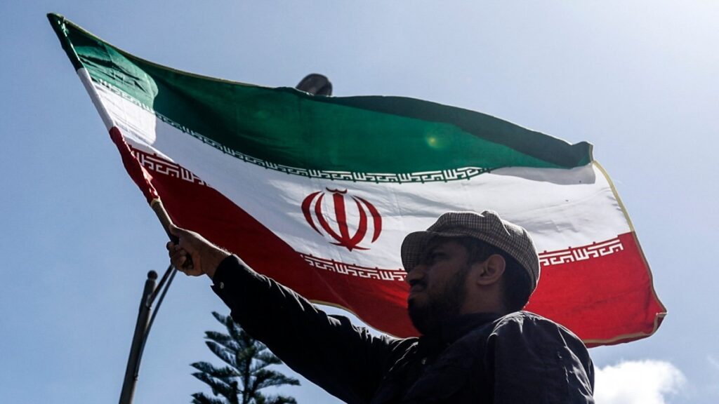 إيران تجهز صواريخ ومعدات من أجل ضربات انتقامية محتملة على قواعد أميركية إيران تجهز صواريخ ومعدات من أجل ضربات انتقامية محتملة على قواعد أميركية