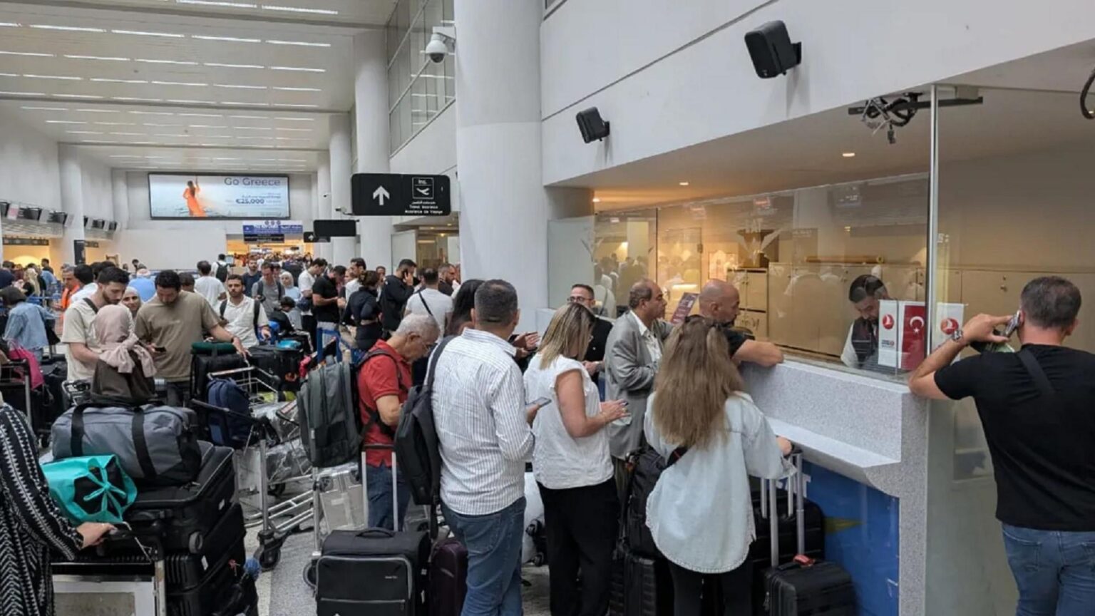 بلبلة في المطار واستياء الركاب... هذا ما حصل!