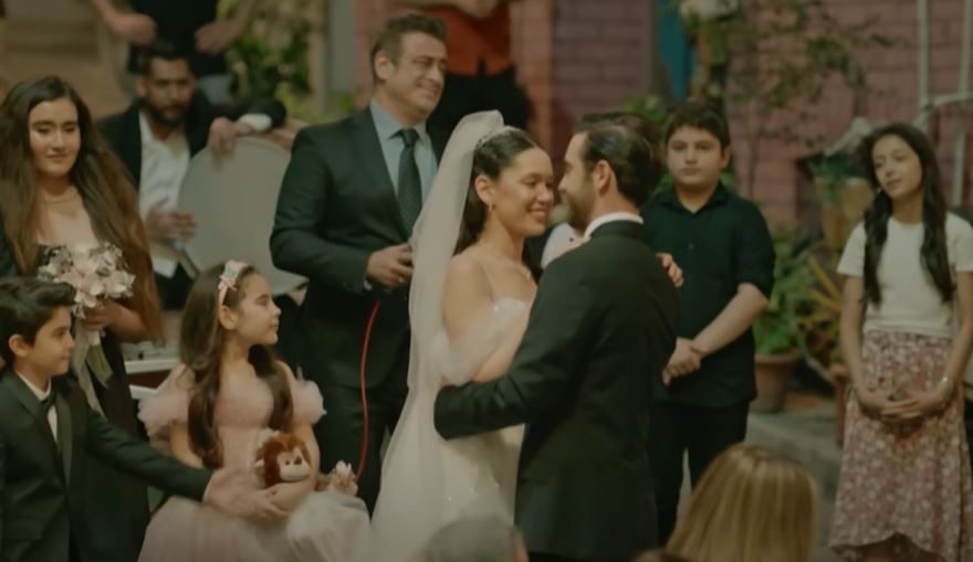 مسلسل المشردون الحلقة 28 والأخيرة.. زواج عزيزة وديفران وفرات يفسد لحظاتهما السعيدة مسلسل المشردون الحلقة 28 والأخيرة.. زواج عزيزة وديفران وفرات يفسد لحظاتهما السعيدة