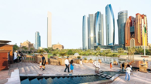 خبراء لـ «الاتحاد»: السياحة رافد استراتيجي ومستدام للاقتصاد الإماراتي خبراء لـ «الاتحاد»: السياحة رافد استراتيجي ومستدام للاقتصاد الإماراتي